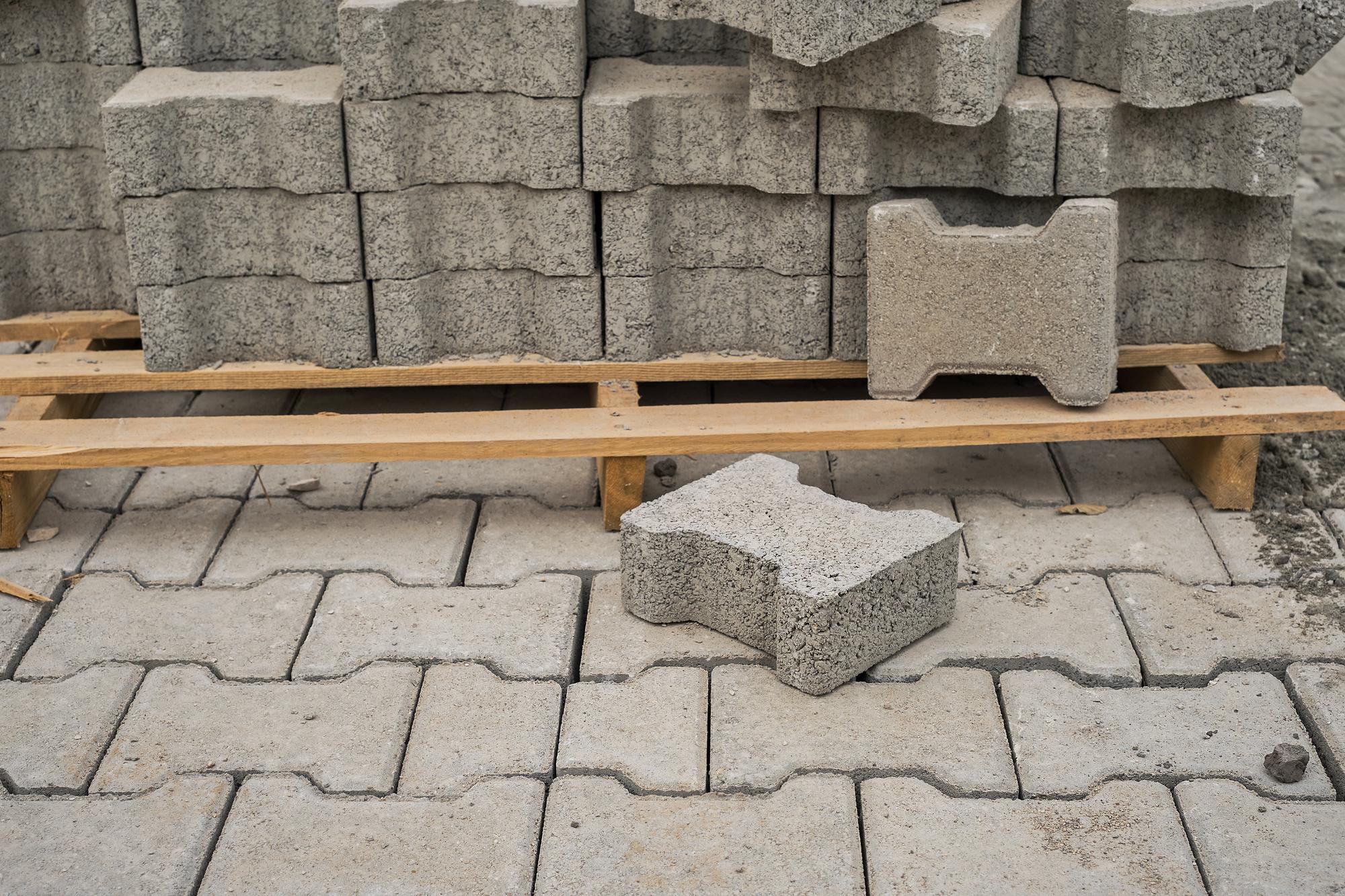 how-to-choose-the-best-retaining-wall-materials-for-your-garden